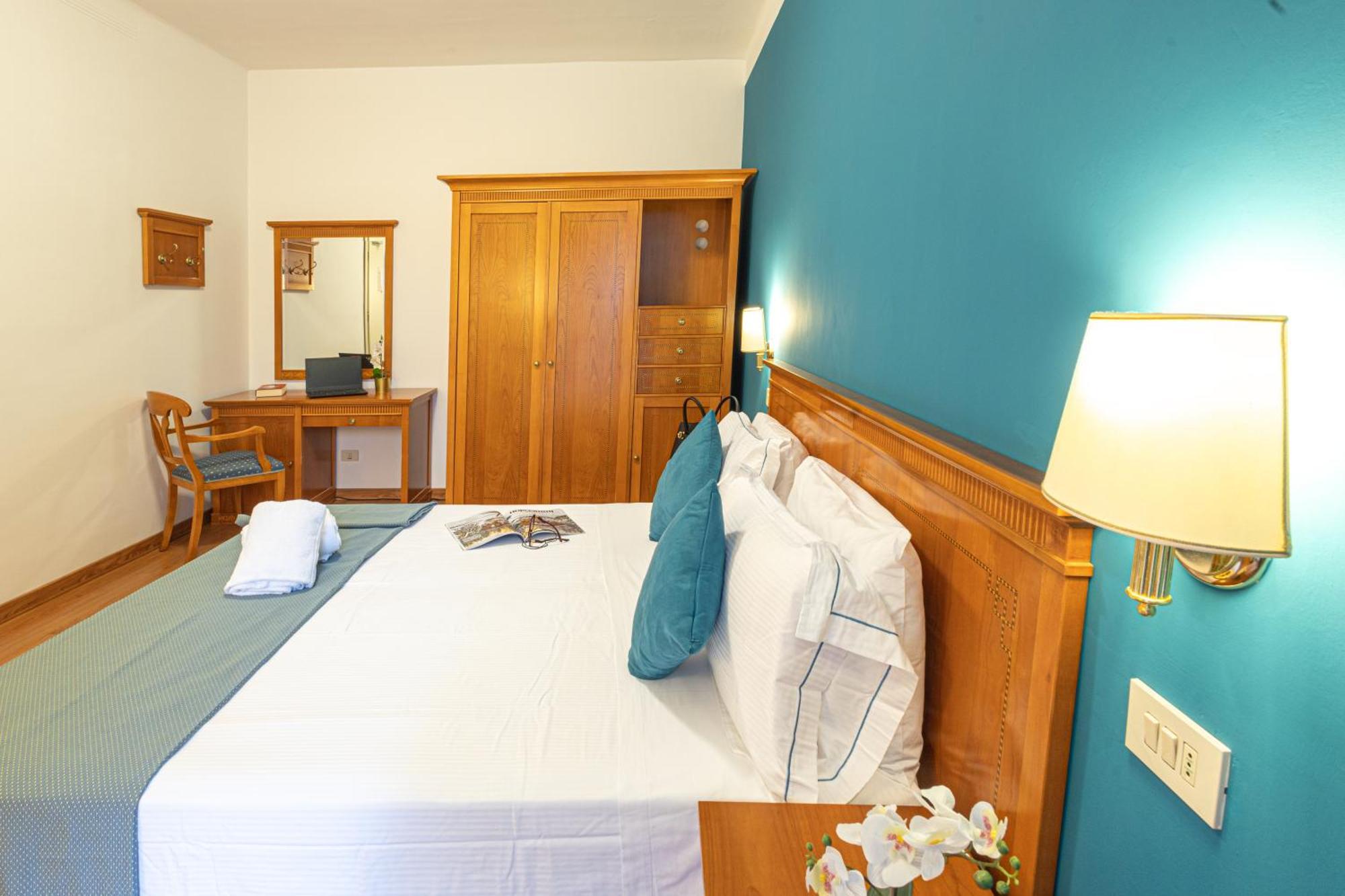 Majestic Hotel 4*