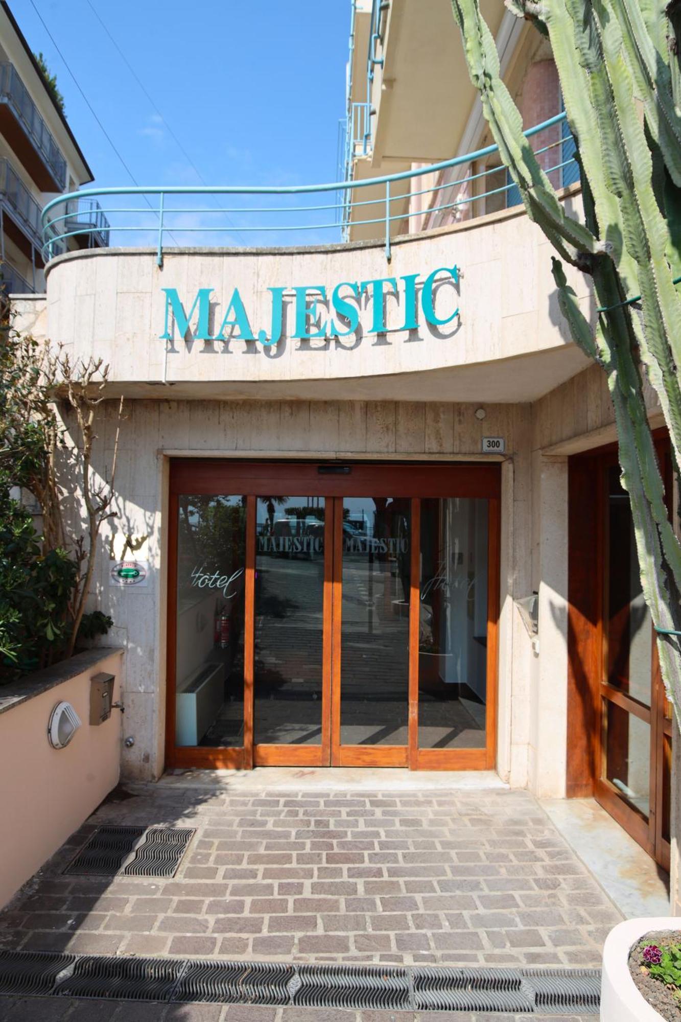Majestic Hotel 4*