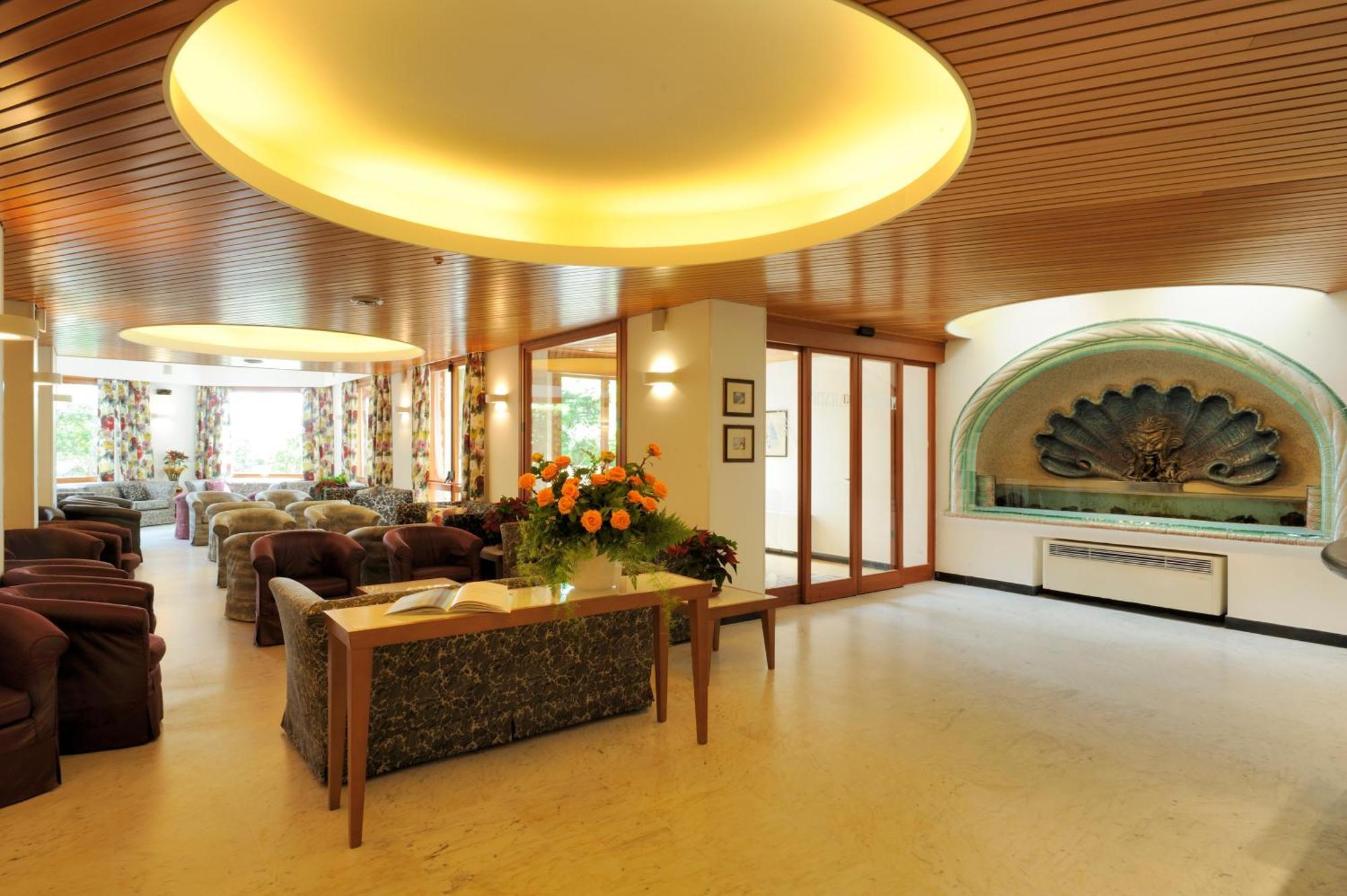 Majestic Hotel 4*